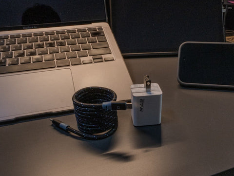 空氣人生｜有了它就不需要再帶排插去星巴克了｜HIPPORIZZ 《Chargo 67W 氮化鎵快充充電器+CAVO 磁吸充電傳輸